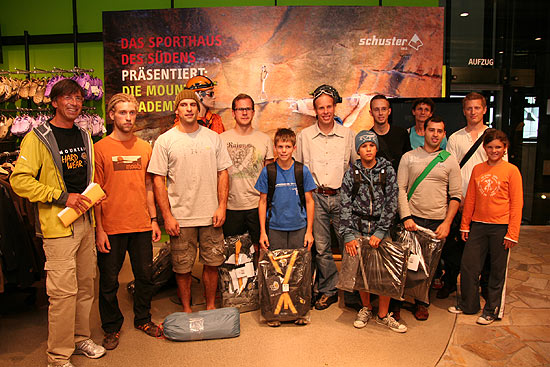 die Finalisten des Speedclimbing Wettbewerbs, ganz links: Moderator Peter Maisenbacher, der durch den Tag führte (Foto: MartiN Schmitz)